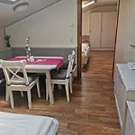 Haus Monika 公寓 *