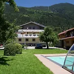 Haus Monika 아파트